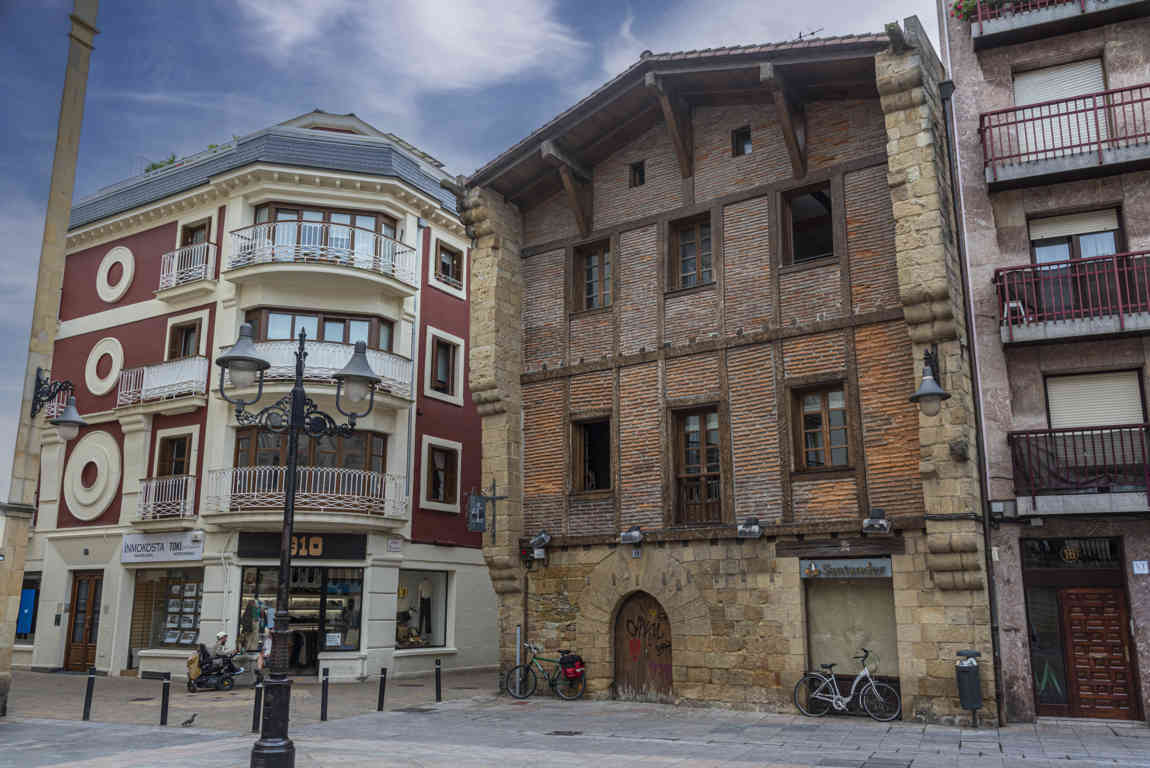 Guipúzcoa - Zarautz 12 - Casa Makatza 01.jpg